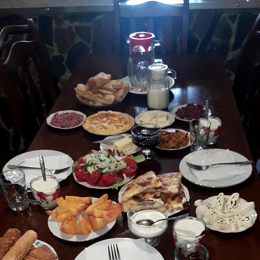Guesthouse "Megi" Mestia Dış mekan fotoğraf